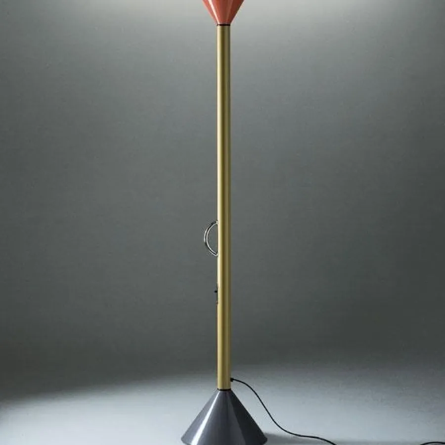 Artemide Lampy Stojące I Podłogowe|Stojące Ekskluzywne<Callimaco H200 szary bazowa stopa złoty chrom ciało czerwony klosz - - lampa podłogowa szary bazowa stopa złoty chrom ciało czerwony kloszNapięcie: 230V
